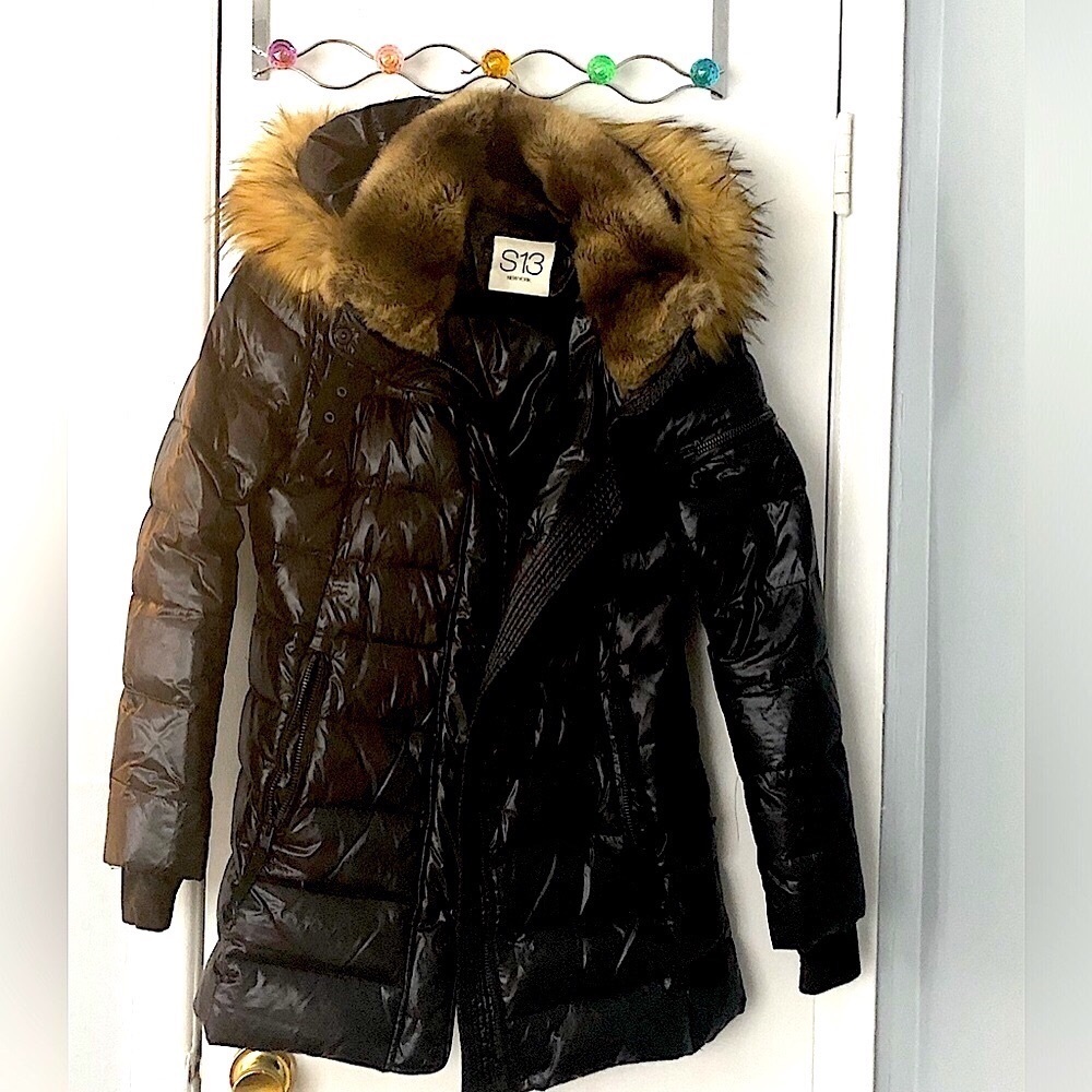 S13 NY -Puffer Jacket with adjustable hood. Very lightweight Shiny and warm